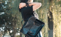 谭瑞松和女王建的关系是什么